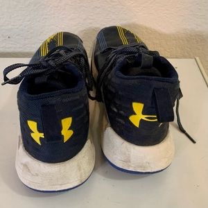 Curry Basketball Boys size 7 Lightning Under Armour shoes